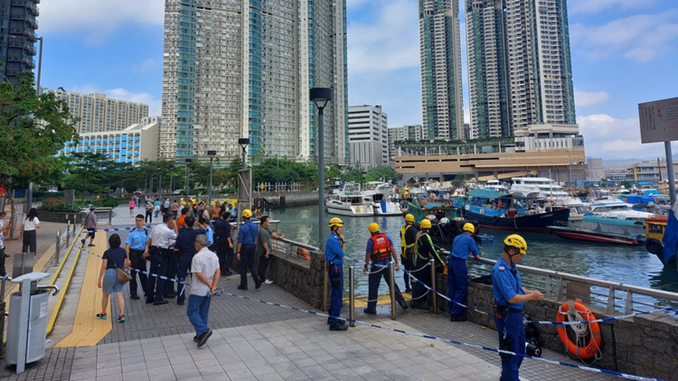 25歲女子於筲箕灣愛東邨墮海 消防救起證實已死亡