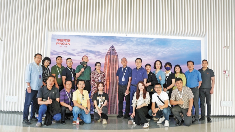 登頂平安金融中心 深圳之巔踏雲觀景