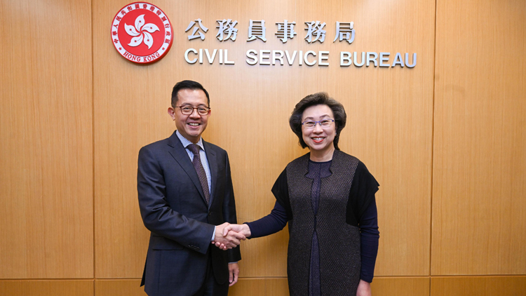 楊何蓓茵晤新加坡公務員首長 就公務員招聘及培訓交流經驗