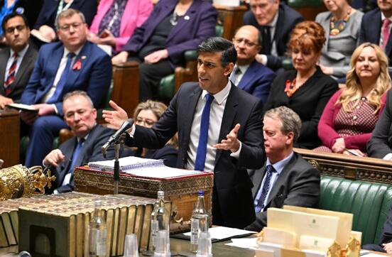 英國擬每年減30萬移民提高工作簽證最低薪資要求門檻