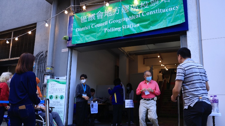 港澳辦：祝賀第七屆區議會選舉成功舉行 進一步夯實香港由治及興社會基礎 