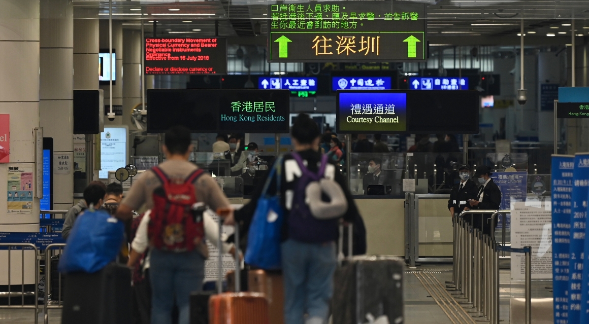 鄧炳強：各口岸年三十運作暢順 旅客毋須等候直接過關