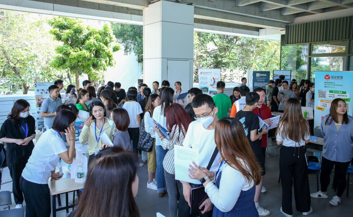 發展局：建造業招聘活動反映熱烈 127名非本地畢業生已到港工作