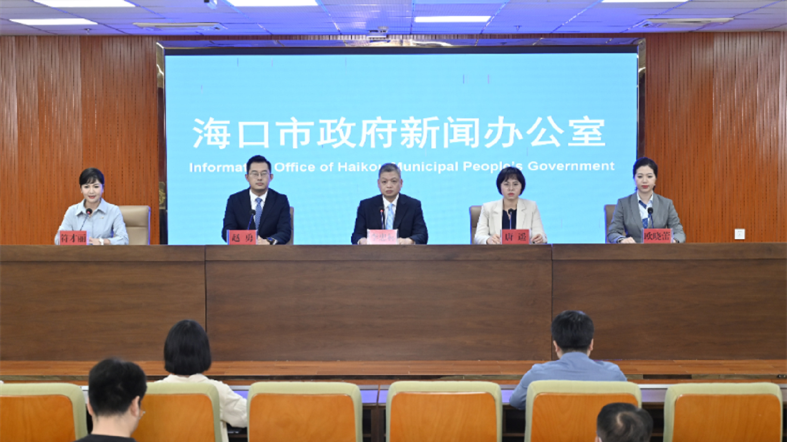 細化舉措體現海口溫度 多部門協同保障渡過瓊州海峽出島高峰