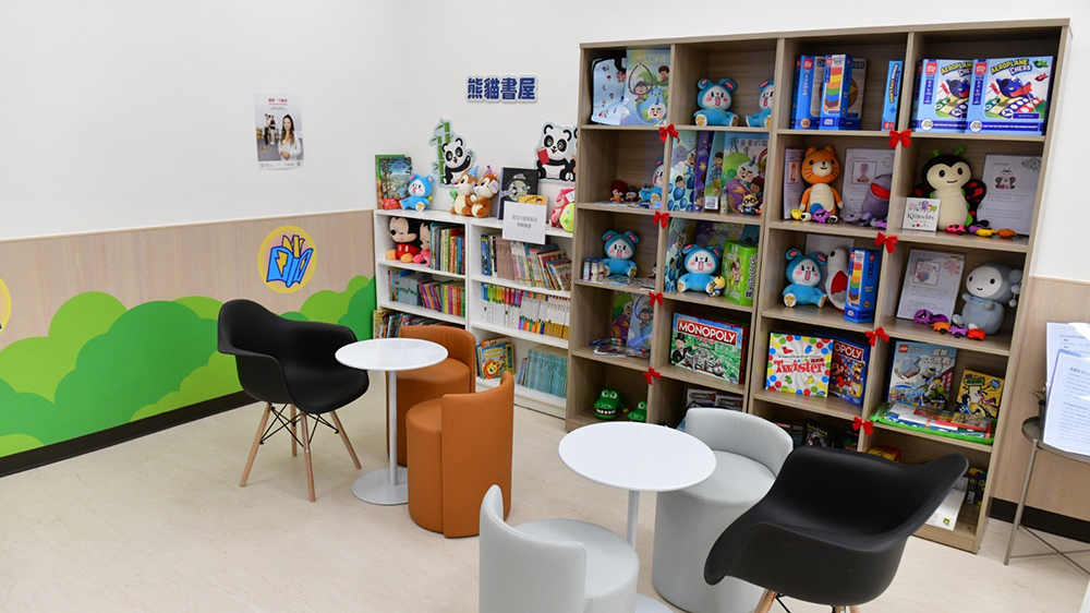 夏寶龍到黃大仙飲茶 視察深水埗社區客廳