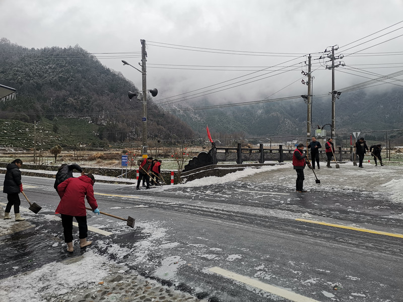 皖黟縣柯村鎮：迎戰雨雪守安全  全民行動暖人心