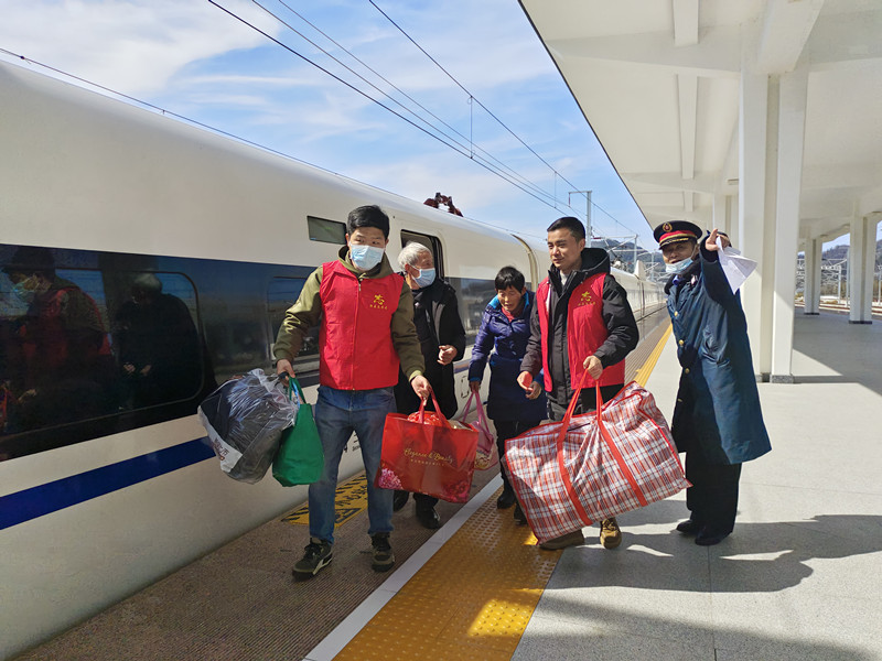 熱情好客+人文關懷  皖黟縣「志願紅」添彩春節游