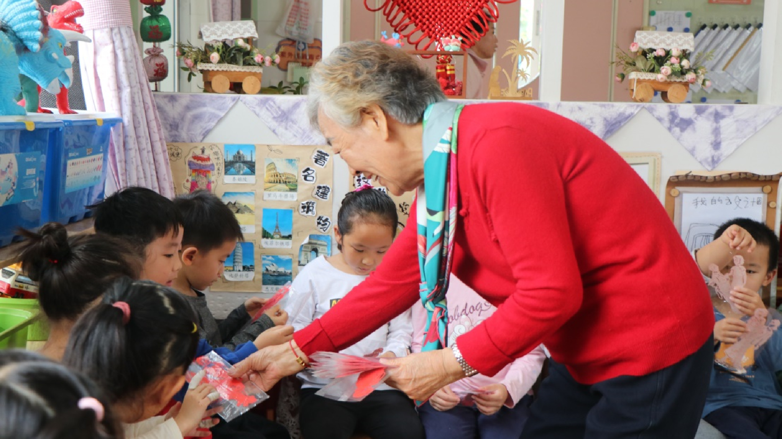 滿族剪紙進校園 非遺文化潤童心