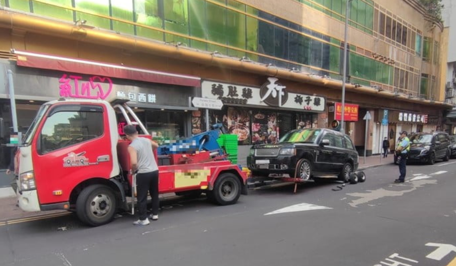 警方油尖區打擊違泊 發近千張「牛肉乾」