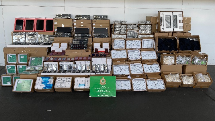 海關檢價值180萬元走私物 54歲男司機被捕