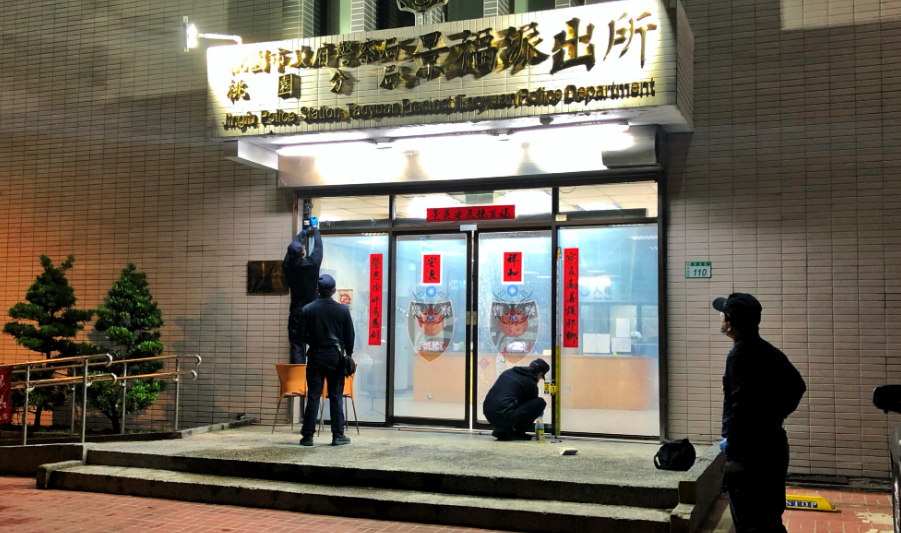 台灣街頭爆警匪槍戰 男子槍轟警局 警員中彈還擊多槍