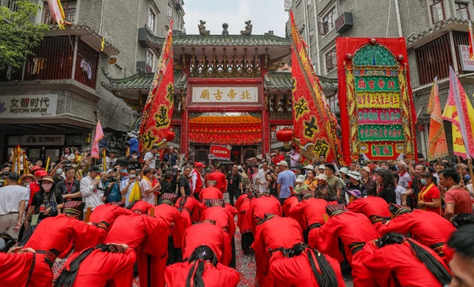 可乘跨境巴士往返！清明節假期港澳台同胞逛深圳最大規模廟會
