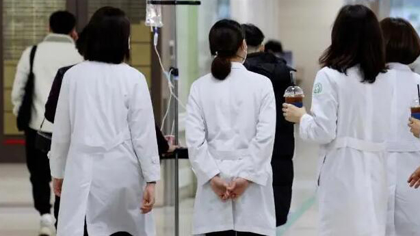 醫政對峙兩個月 韓國總統為什麼突然道歉了？