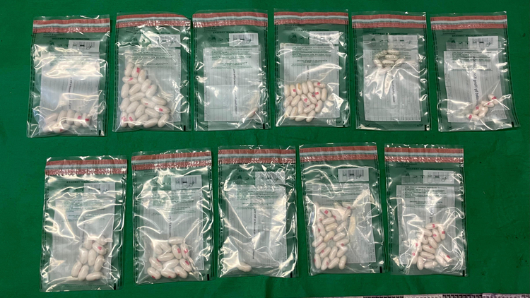 體內藏1公斤懷疑可卡因 2名由巴黎入境旅客被捕