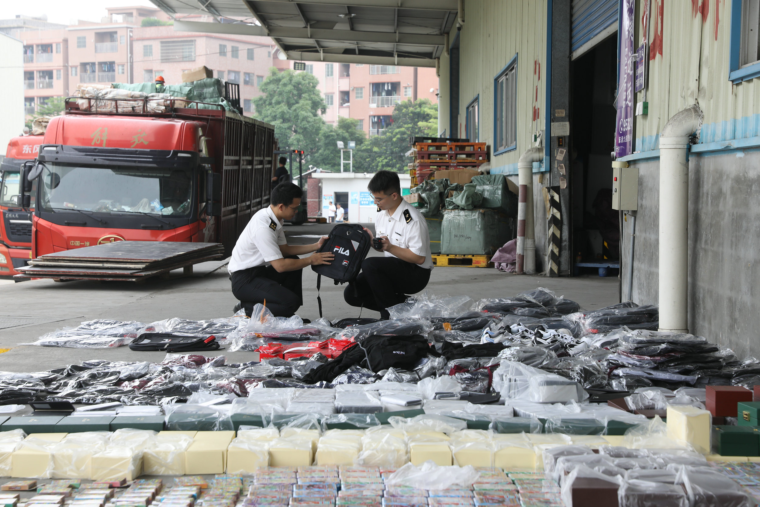廣州海關集中銷毀82萬件侵犯知識產權商品