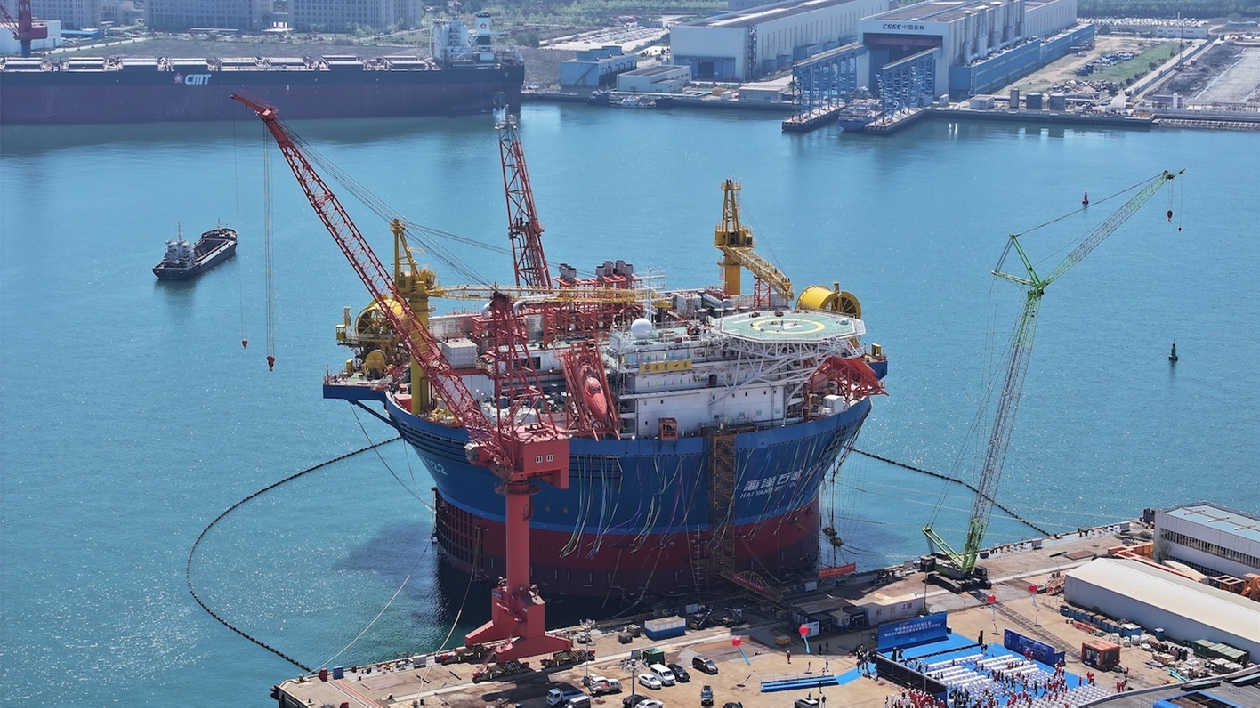 亞洲首艘圓筒型浮式生產儲卸油裝置在青島完工交付