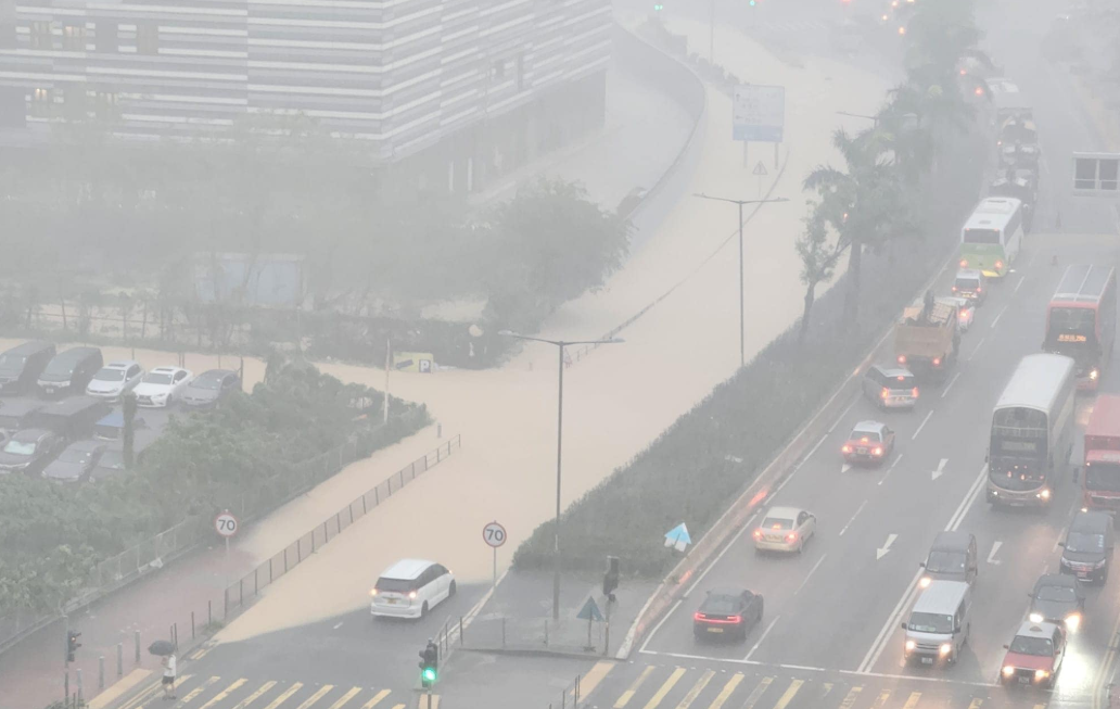 多圖丨天文台發出紅色暴雨警告 觀塘西貢將軍澳多處水浸