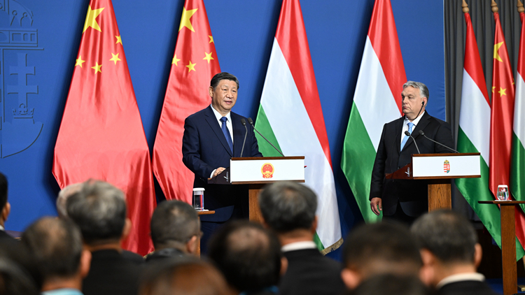 習近平同匈牙利總理歐爾班共同會見記者