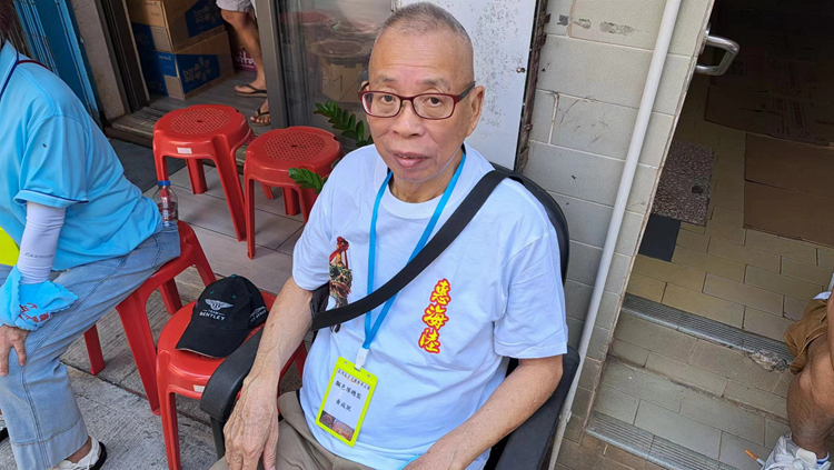 黃成就：搞飄色巡遊一甲子 是時候由後輩接班