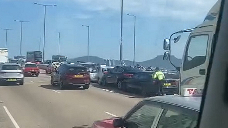 東區走廊近北角7車相撞 釀5傷 交通阻塞近1小時