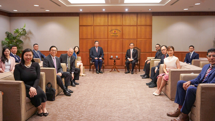 立法會東盟考察團拜會中國駐新大使曹忠明 到訪新加坡國會