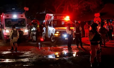 墨西哥北部一場總統競選活動中舞台倒塌 致5死50人受傷