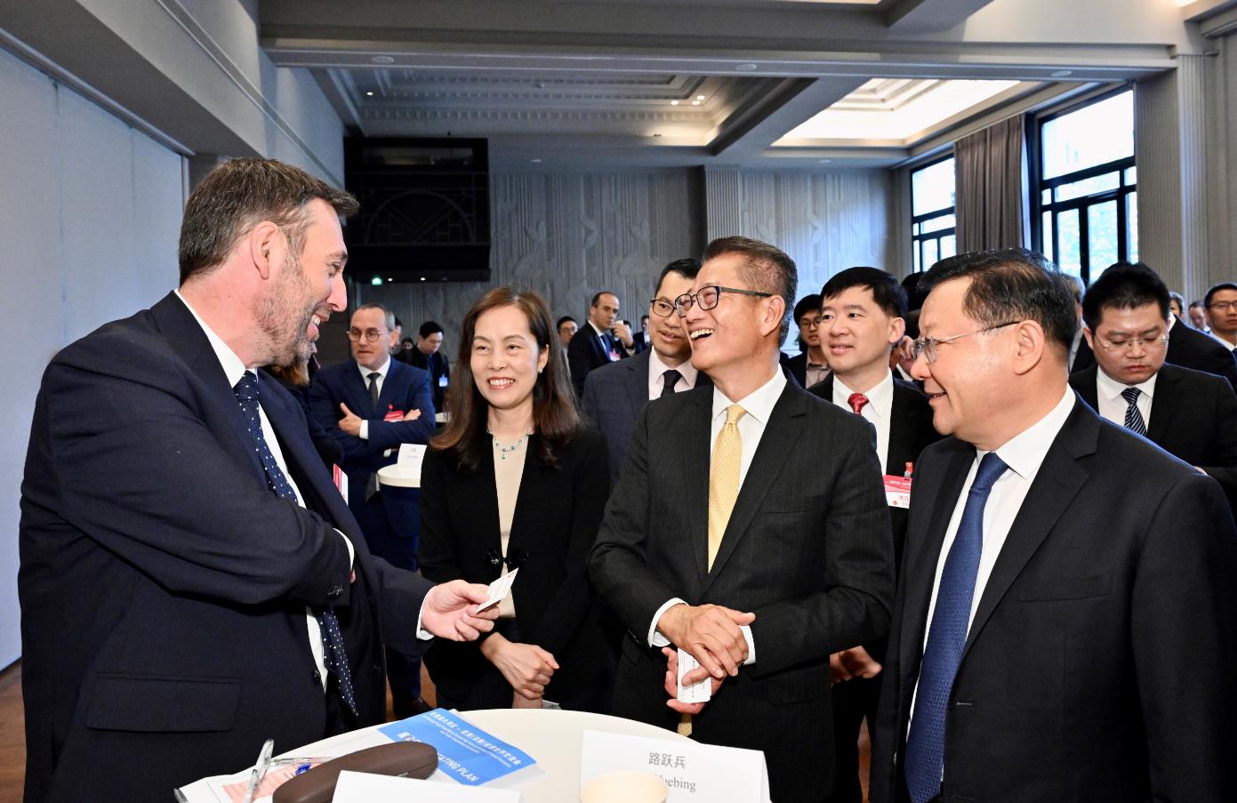 陳茂波訪法與各界會面 有與會者稱特區政府外訪有助釋除誤解