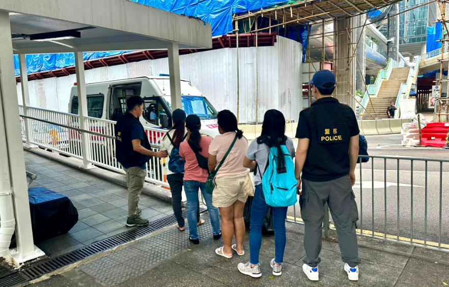 警方中區打擊街頭賭博 拘4女檢賭具及現金