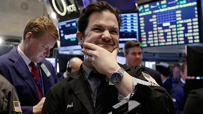 納指首次站上17000點 再創新高