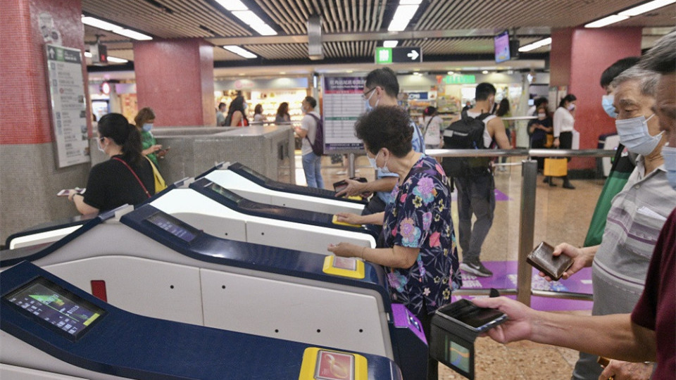 政府設立8間臨時服務中心協助處理樂悠咭申請