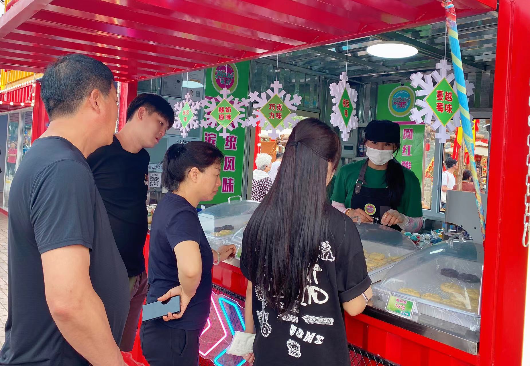 「邊老大」酸奶糕走俏哈爾濱國際啤酒節 圈粉漸入「台」中央