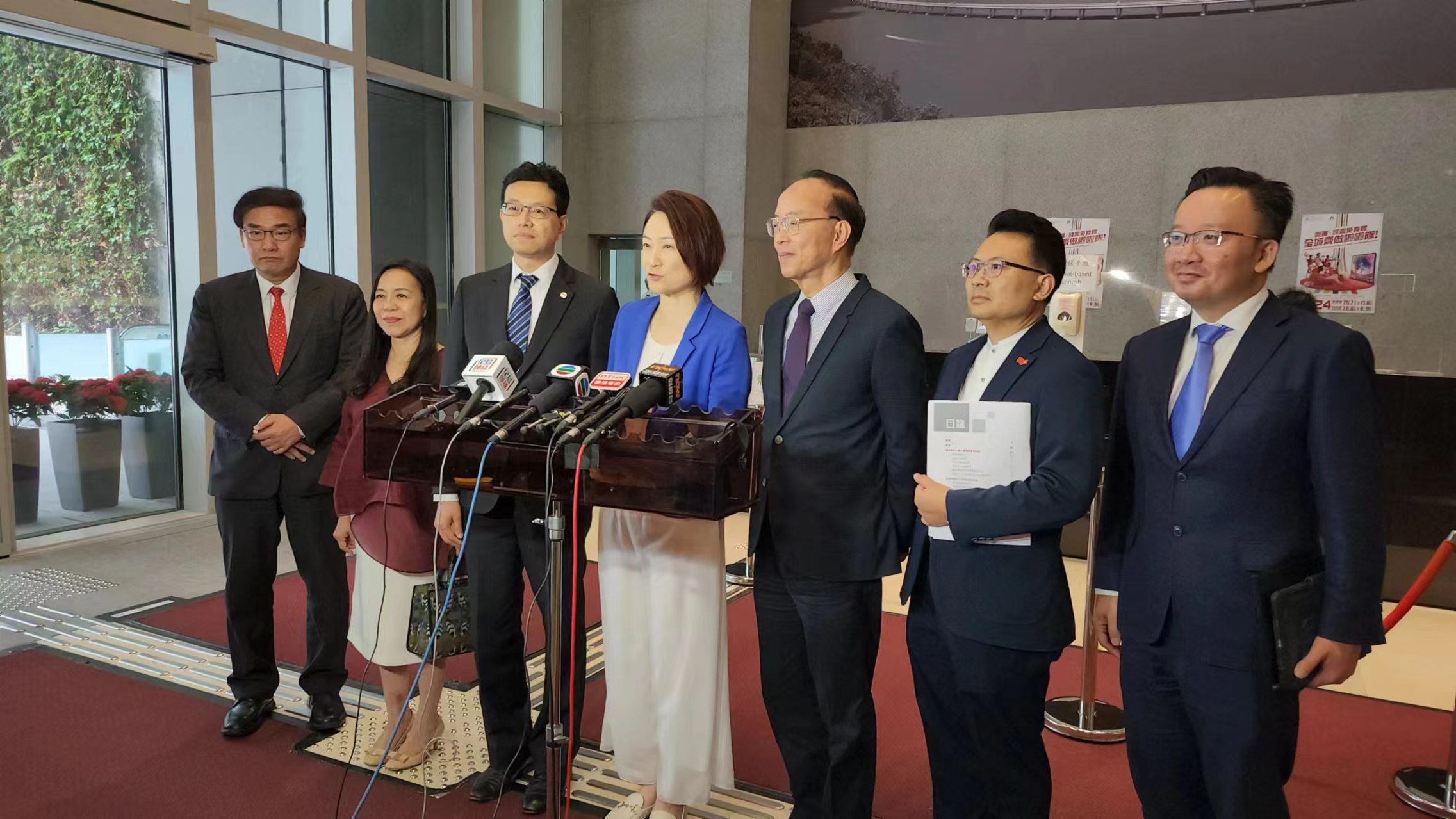 新一份施政報告公眾諮詢展開 李慧琼：政府重視人大代表意見