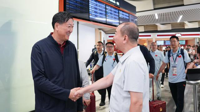 第三十三屆奧運會中國體育代表團抵達巴黎