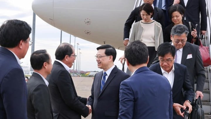 李家超與老撾領導人會面 雙方簽署合作備忘錄