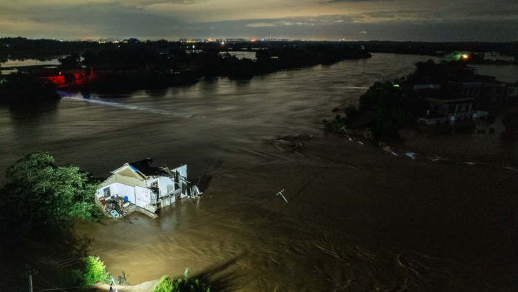 湖南湘潭縣易俗河鎮轉移群眾3832人