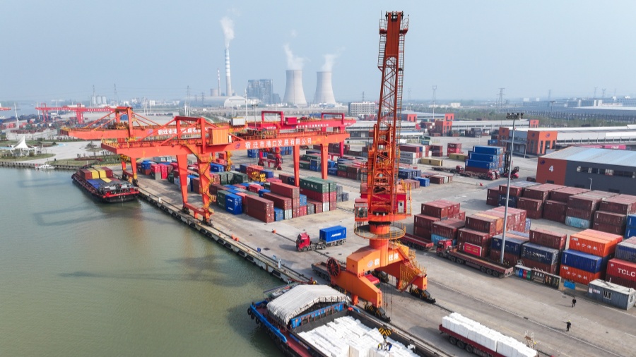 今年上半年我國外貿首次突破21萬億元 規模再創新高