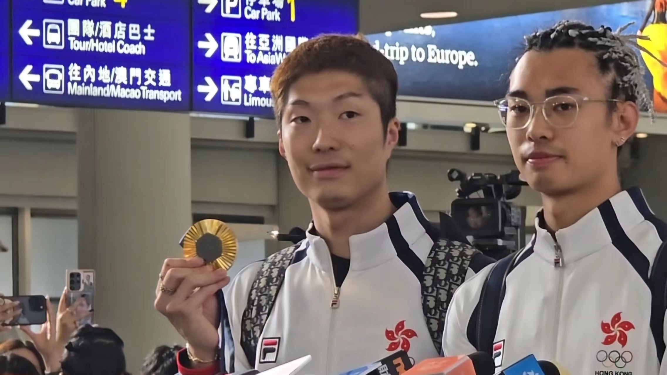 現場直擊｜劍神凱旋 奧運金牌得主張家朗抵港