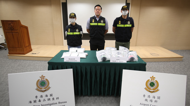 海關拘捕64歲外籍男涉販毒 檢值160萬元氯胺酮