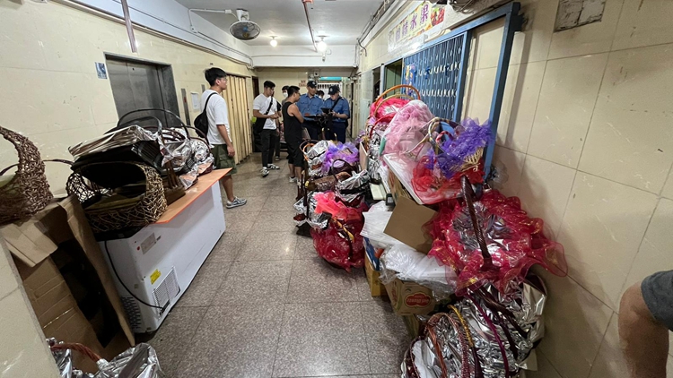 警方觀塘打擊違規處所 發出4張消除火警危險通知書