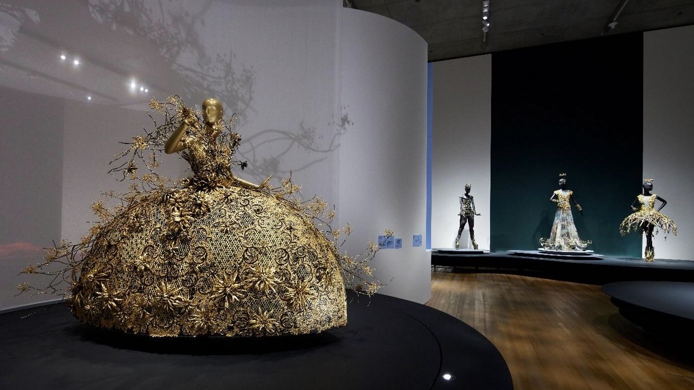 【展覽】探索郭培的高定時裝：傳統與幻想的交融