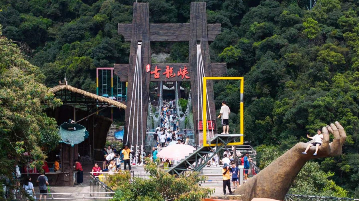 「港車北上」帶旺港人北上消暑  中秋假期古龍峽漂流受港澳客青睞