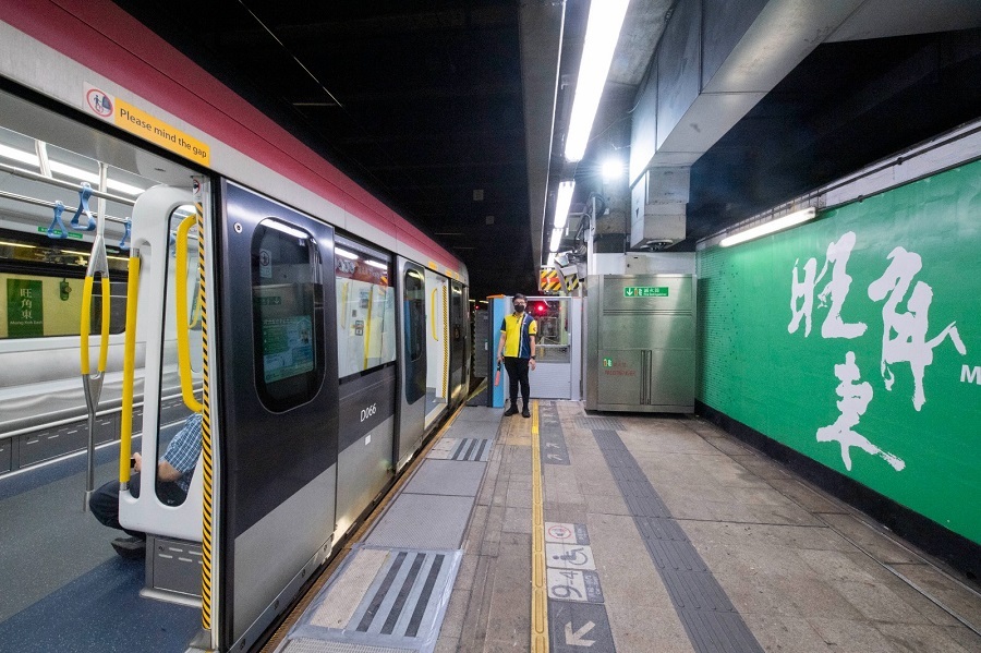港鐵提前展開旺角東站月台閘門安裝工程