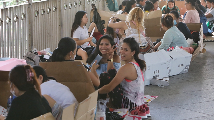 外傭規定最低工資上調2.5% 每月提高至4990元 適用28日起簽訂的外傭合約