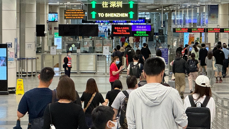 入境處預計國慶黃金周逾1000萬人次進出香港 提醒市民避開高峰期