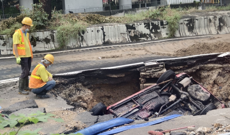 荔枝角道爆水管現場解封 水務署兩星期提交報告