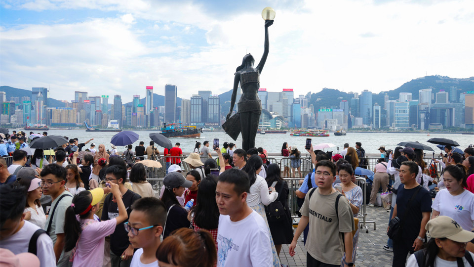 截至下午4時 訪港內地旅客近18萬5千人次