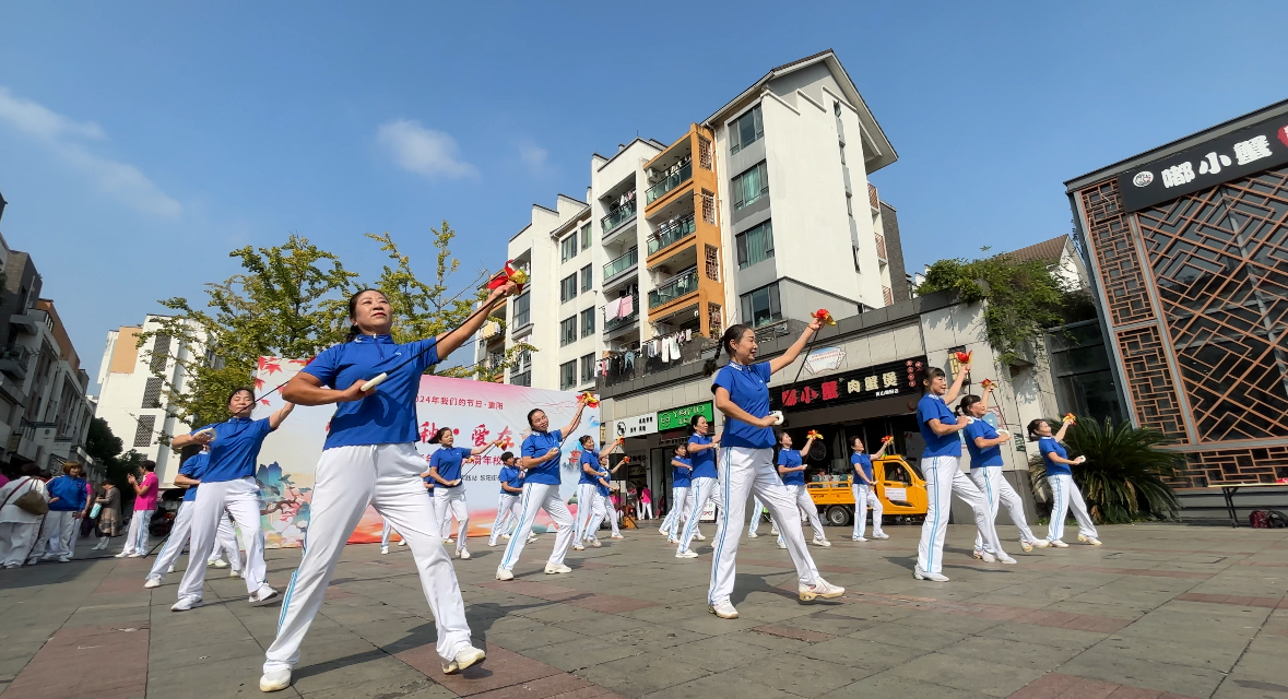 皖屯溪：情暖金秋 愛在重陽