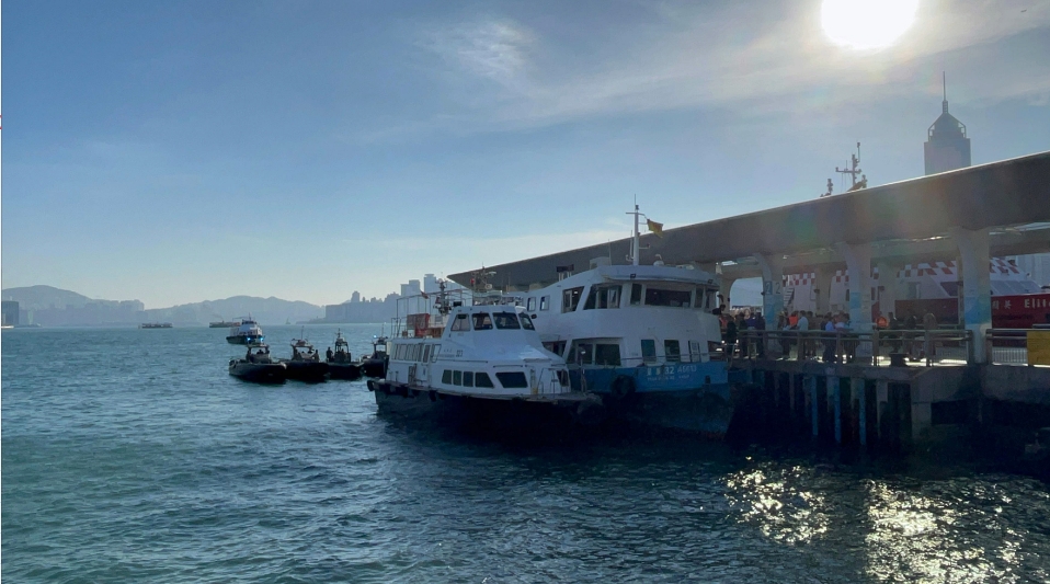 突發（現場圖集）｜中環撞船意外34人傷 海事處證實沒有超載