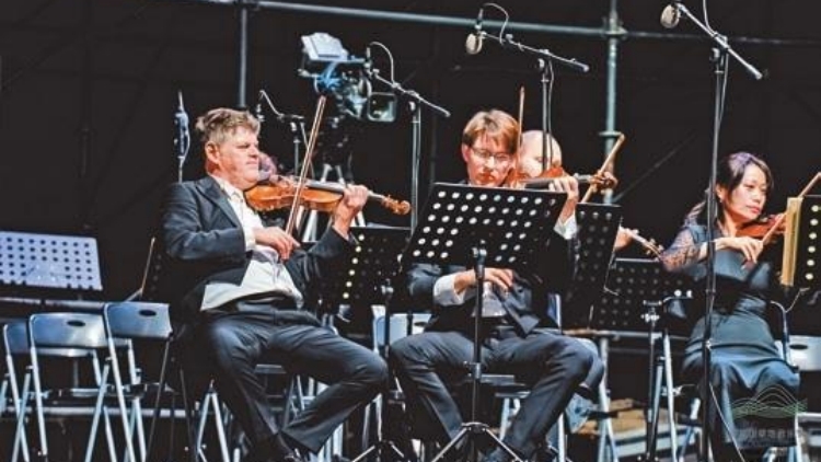 音符流淌 樂聲飛揚 70萬人沉浸共享蓮花山草地音樂節