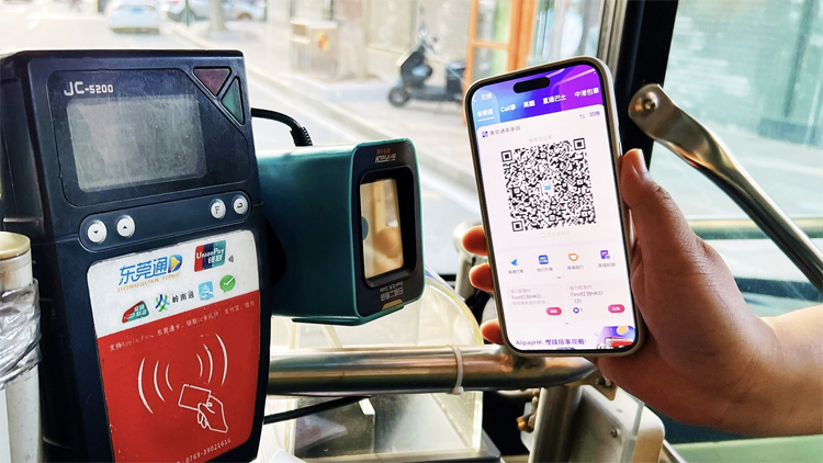 港人可用AlipayHK掃碼搭東莞巴士 新增上海城市出行碼